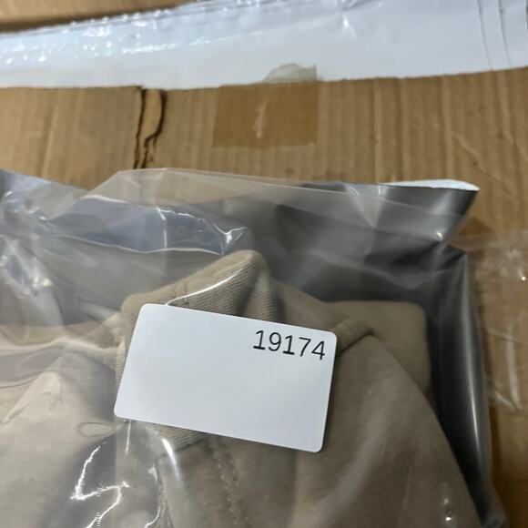 Nike Hoodie Boys Size 4T Tan Pullover Sweatshirt Logo Graphic Fleece Warm - Picture 5 of 5